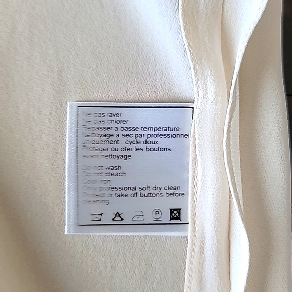 CHANEL 100% silk top CC buttons on the back size 40 - Picture 7 of 12